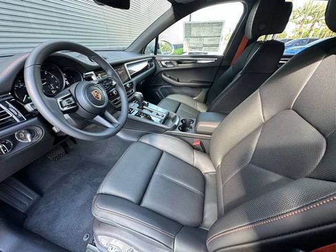 Used 2026 Porsche Macan AWD/4WD image 4
