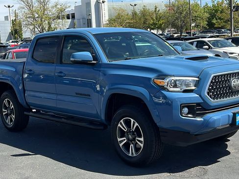 Used 2019 Toyota Tacoma TRD Sport w/ Technology Package AWD/4WD image 3