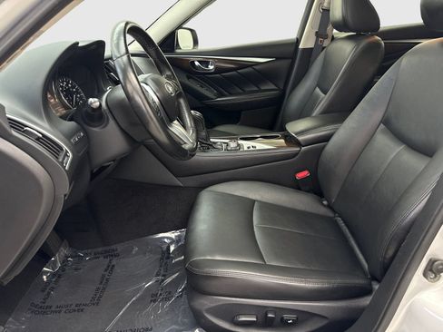 Used 2018 INFINITI Q50 Luxe w/ Essential Package (3.0T Luxe) AWD/4WD image 17