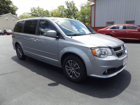 Used 2017 Dodge Grand Caravan SXT FWD image 5
