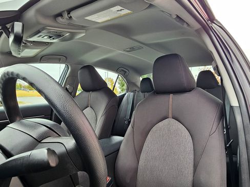 Used 2020 Toyota Camry LE image 21