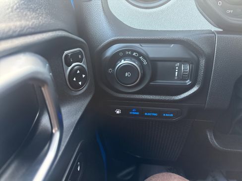 Used 2024 Jeep Wrangler Sport S w/ Technology Group image 15