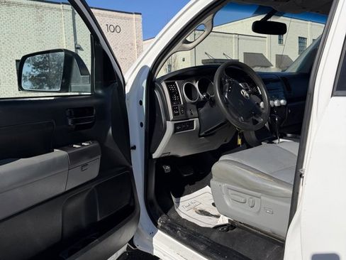 Used 2012 Toyota Tundra 4x4 CrewMax w/ SR5 Pkg image 25