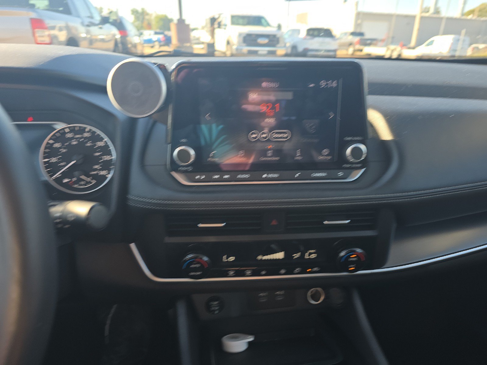 Used 2025 Nissan Rogue SV FWD image 15