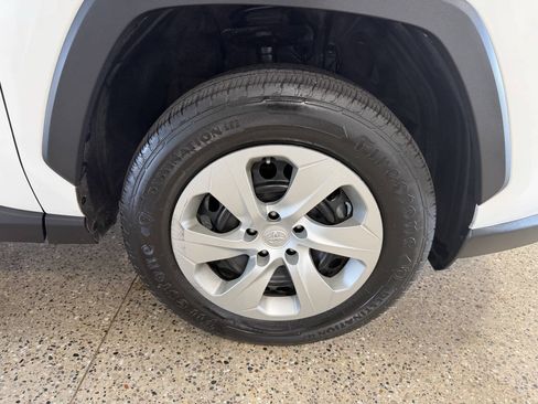 Used 2022 Toyota RAV4 LE w/ Carpet Mat Package (TMS) AWD/4WD image 31