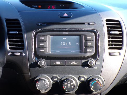 Used 2017 Kia Forte LX w/ LX Popular Package image 15