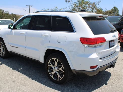 Used 2018 Jeep Grand Cherokee Limited AWD/4WD image 6