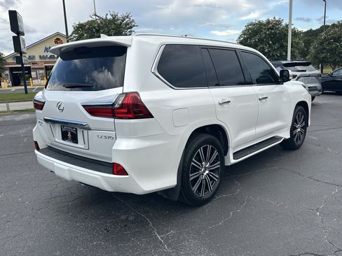 Used 2018 Lexus LX 570 4WD w/ Luxury Package image 8