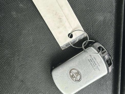 Used 2016 Toyota Sienna XLE image 25