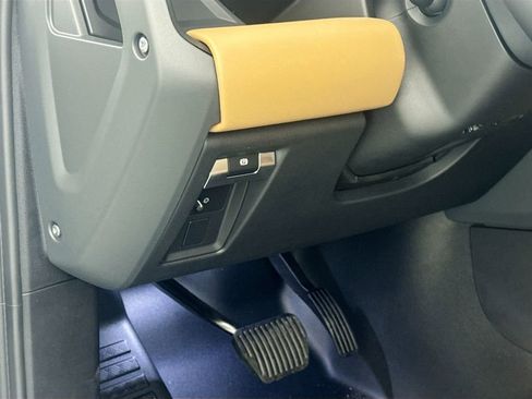 New 2026 Land Rover Defender 110 S AWD/4WD image 10