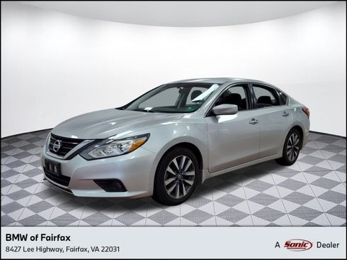 Used 2017 Nissan Altima 2.5 SV image 1