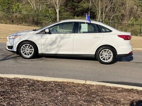 Certified 2018 Ford Focus SE image 10