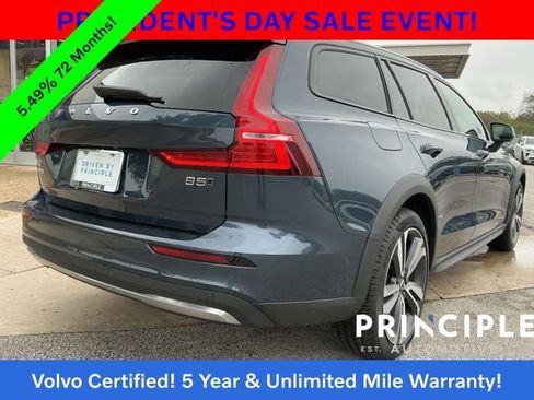 Certified 2025 Volvo V60 B5 Cross Country Plus image 11