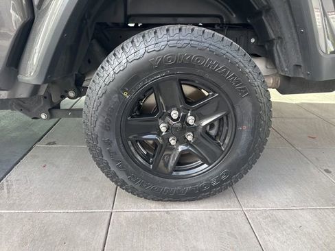 Used 2021 Jeep Gladiator Sport image 12