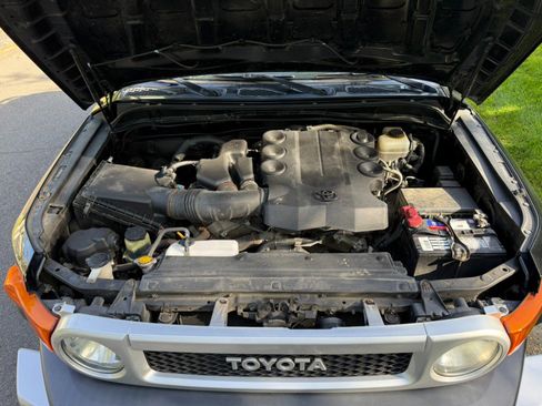 Used 2014 Toyota FJ Cruiser 4WD image 10