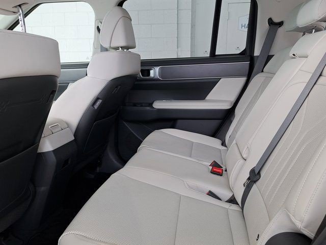 Used 2025 Hyundai Santa Fe SEL FWD image 21