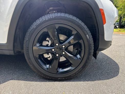 Certified 2024 Jeep Grand Cherokee Limited w/ Black Appearance Package RWD image 14
