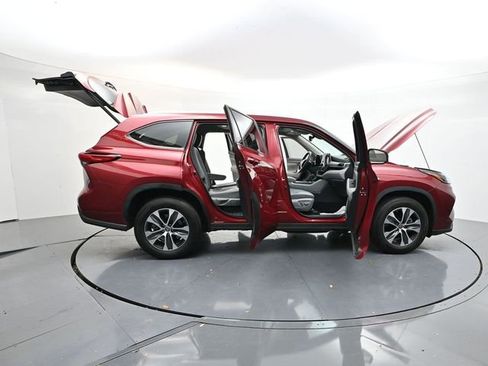 Used 2023 Toyota Highlander XLE image 54