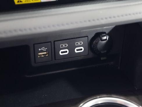 Used 2023 Toyota Highlander Limited image 26