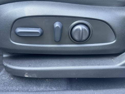 Used 2024 GMC Terrain SLT w/ Infotainment Package II image 28