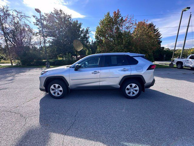 Used 2023 Toyota RAV4 LE AWD/4WD image 6