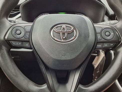 Used 2022 Toyota RAV4 LE FWD image 11