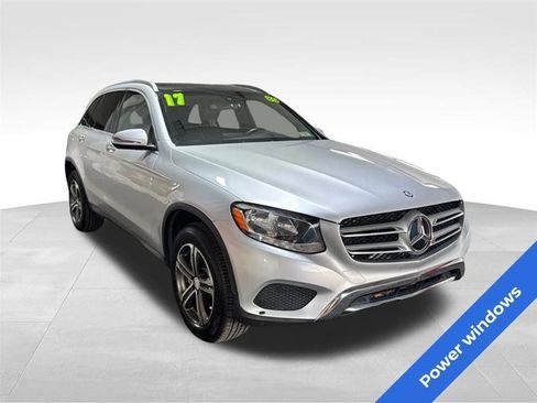 Used 2017 Mercedes-Benz GLC 300 4MATIC image 3