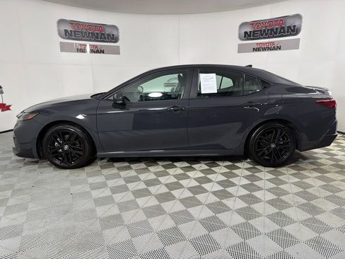 Used 2025 Toyota Camry SE image 6