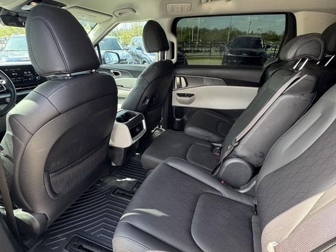 Used 2024 Kia Carnival LX FWD image 13
