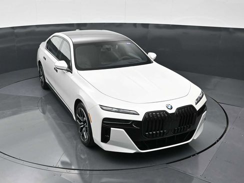 New 2026 BMW 760i xDrive w/ Executive Package image 18