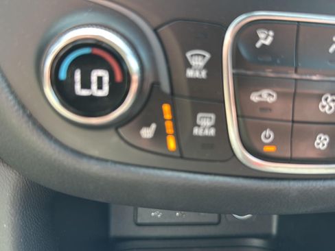Used 2022 Chevrolet Equinox RS FWD image 28