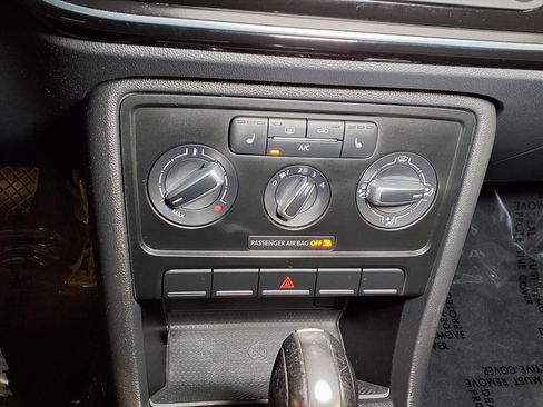 Used 2015 Volkswagen Beetle 1.8T image 5