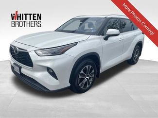 Used 2022 Toyota Highlander XLE AWD/4WD video 1