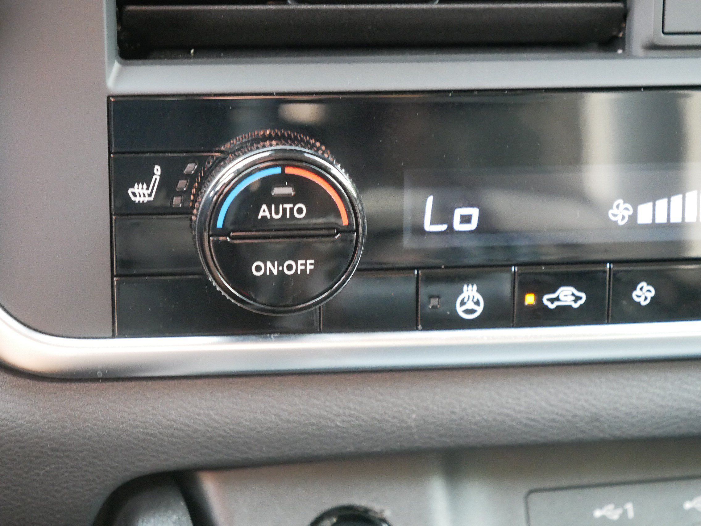 Certified 2024 Nissan Rogue SV w/ SV Premium Package AWD/4WD image 34
