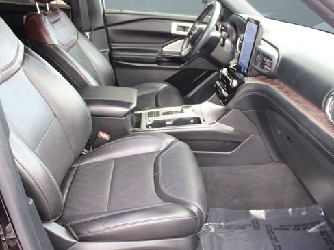 Used 2022 Ford Explorer Platinum w/ Equipment Group 601A image 34