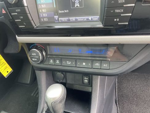 Used 2015 Toyota Corolla LE image 25