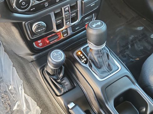 Used 2024 Jeep Wrangler Unlimited Rubicon image 25