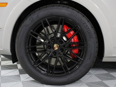 New 2026 Porsche Cayenne GTS image 17