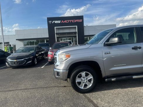 Used 2017 Toyota Tundra SR5 w/ SR5 Upgrade Package AWD/4WD image 3