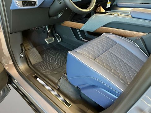 New 2026 Cadillac Vistiq Premium Luxury image 23