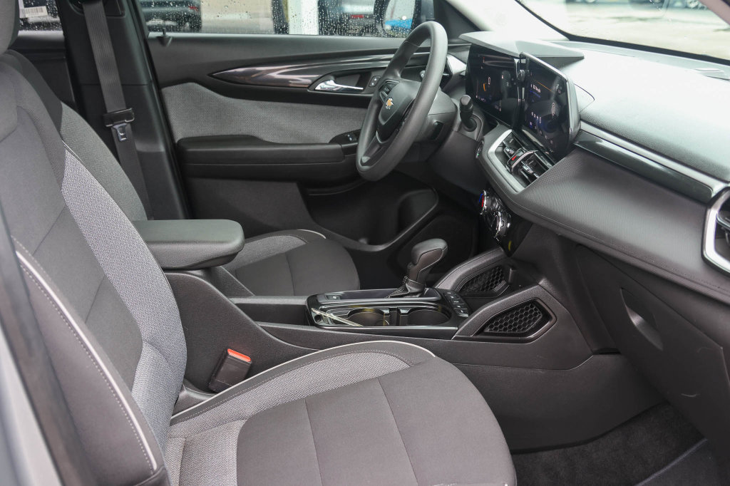 Used 2025 Chevrolet TrailBlazer LT AWD/4WD image 14