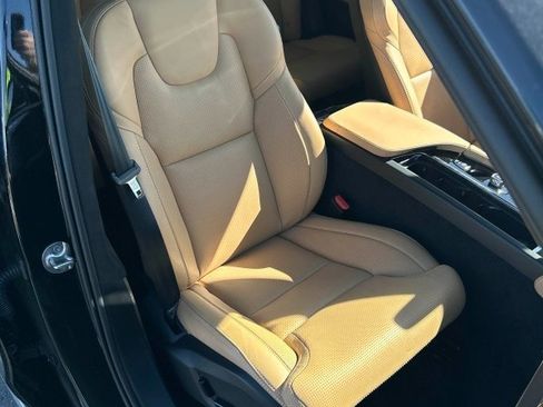 Used 2023 Volvo XC90 T8 Ultimate w/ Lounge Package image 10