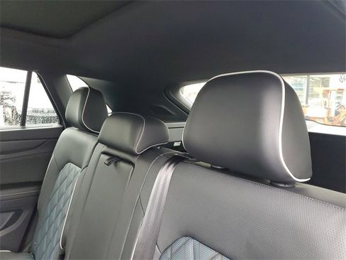 Used 2024 Volkswagen Atlas Cross Sport SEL Premium R-Line image 9