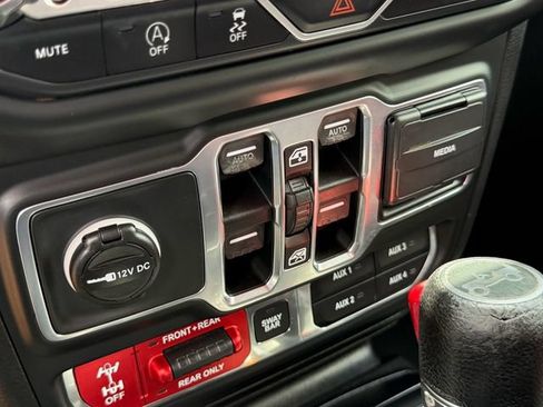 Used 2018 Jeep Wrangler Unlimited Rubicon AWD/4WD image 22