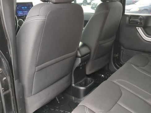 Used 2017 Jeep Wrangler Unlimited Sahara w/ Connectivity Group image 18