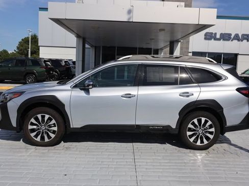 Used 2025 Subaru Outback Touring AWD/4WD image 2
