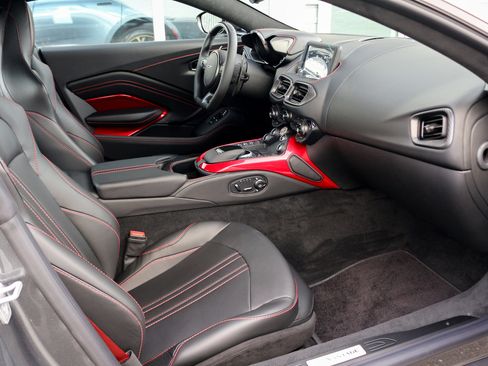 Used 2021 Aston Martin V8 Vantage Coupe RWD image 30