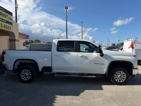Used 2025 Chevrolet Silverado 2500 LT w/ Convenience Package AWD/4WD image 6