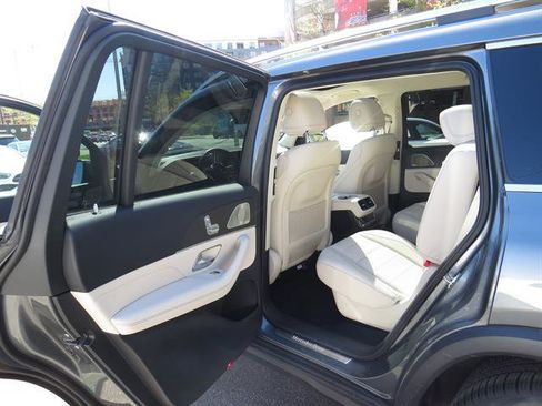 Used 2023 Mercedes-Benz GLS 450 4MATIC image 23