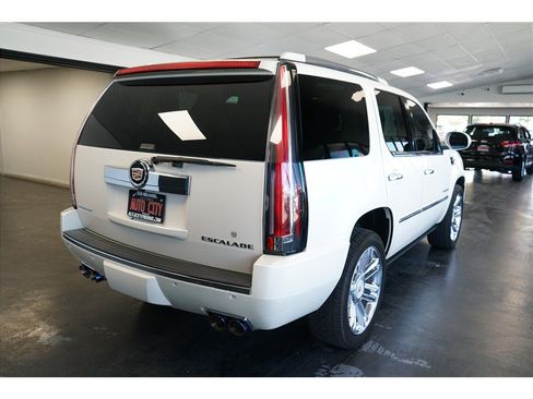 Used 2014 Cadillac Escalade Platinum RWD image 7